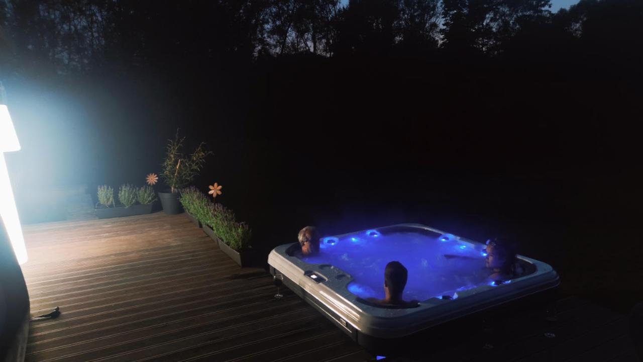 Villa Adurbuy Avec Jacuzzi Luaran gambar